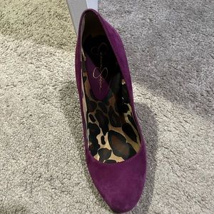 Jessica Simpson pumps. Really comfortable.